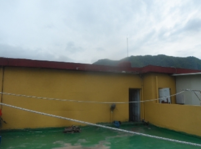 기호 2번과 일체형으로 사용중인 제시외 철근콘크리트조 스라브지붕 계단실 및 물탱크실(옥상소재)