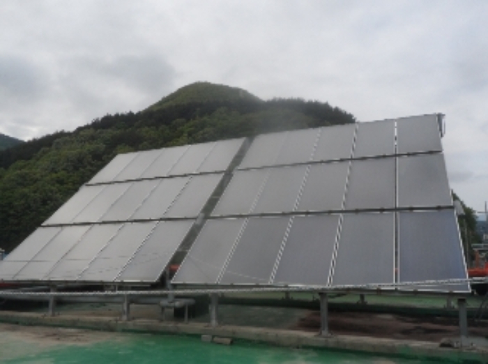 기호 2번과 일체형으로 사용중인 제시외 태양광보일러시설(옥상소재)