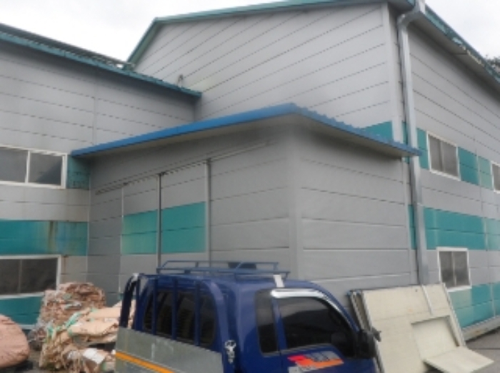 기호 5번(2층창고)과 일체형으로 사용중인 제시외 경량철골조 판넬지붕 창고