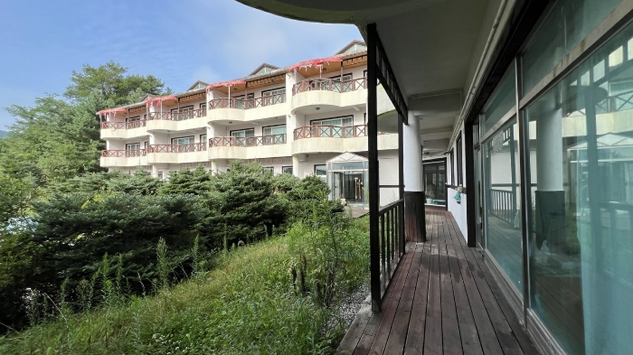 본건 동측 전경