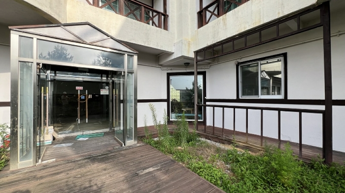 본건 입구 전경