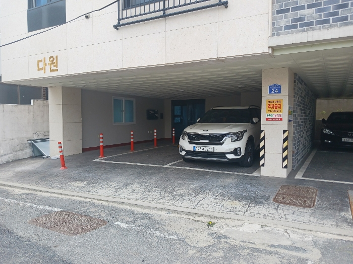 기호(1) 1층 주차장 근경