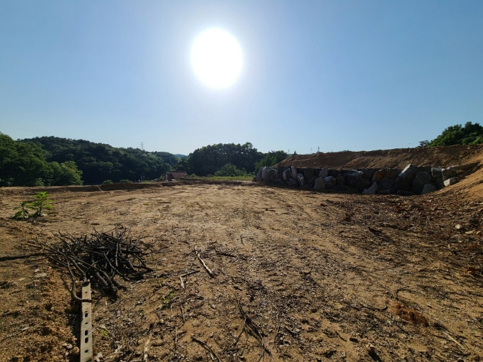 본건 기호(3)토지 전경
(본건 남동측에서)