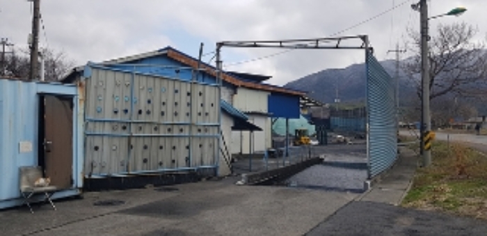 1번 부동산과 3번,7번 부동산을 통하는 공장 진입구 모습