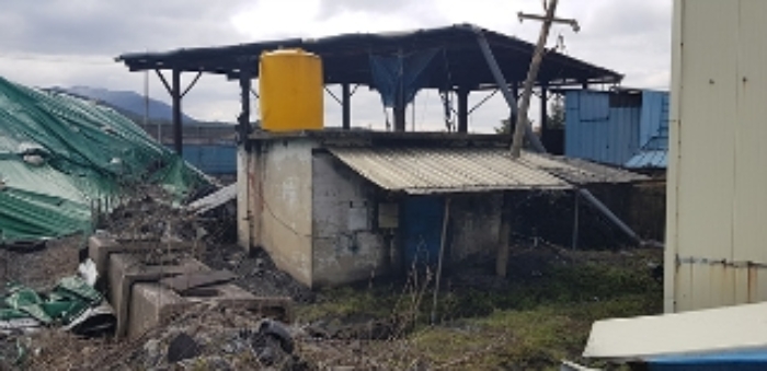 4번,5번,8번,9번 부동산이 경계 구분없이 일단지 공장 및 무연탄 적치장으로 이용되는 모습