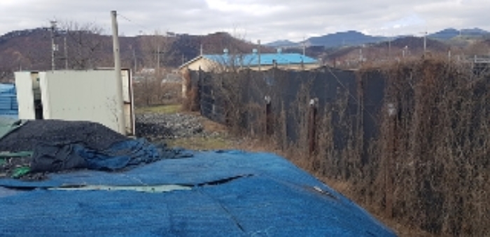 4번 부동산(무연탄 적치장)과 인접 토지의 경계부분 모습(2)