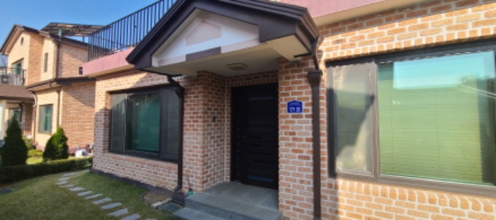 목록 1 건물 출입문 전경