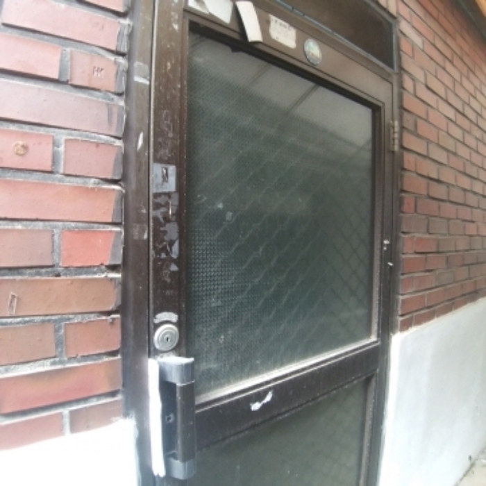 세대 출입문(103호(지층), 전체 모습 