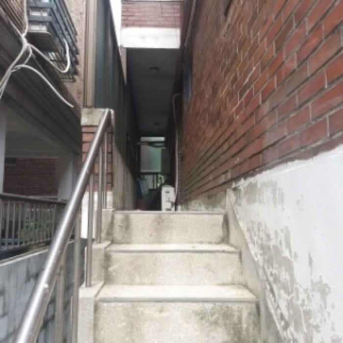 작은 문 쪽 계단