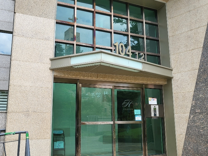 제104동 공동현관 전경