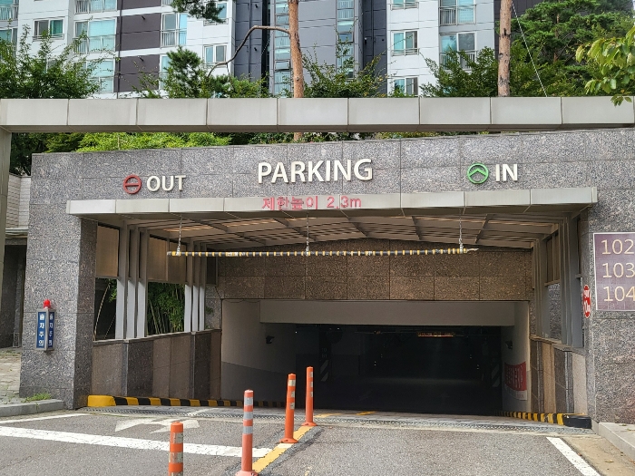 주차장입구 전경