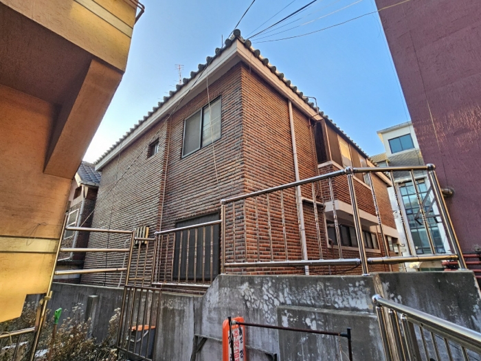 [본건 후면 전경]