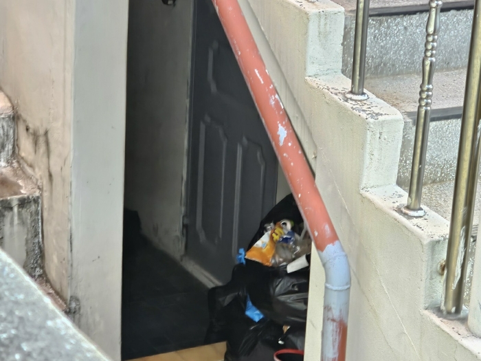 [본건 지층 입구전경]