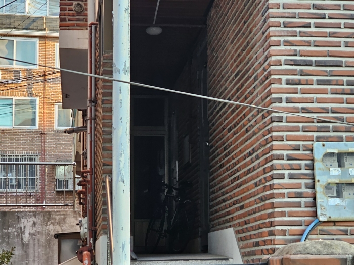 [본건 1층 입구전경]