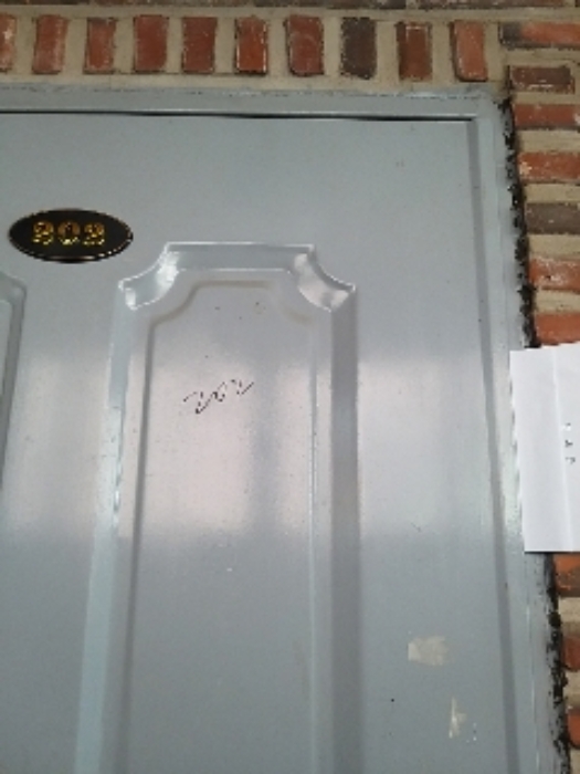 세대출입문(1층 202호)