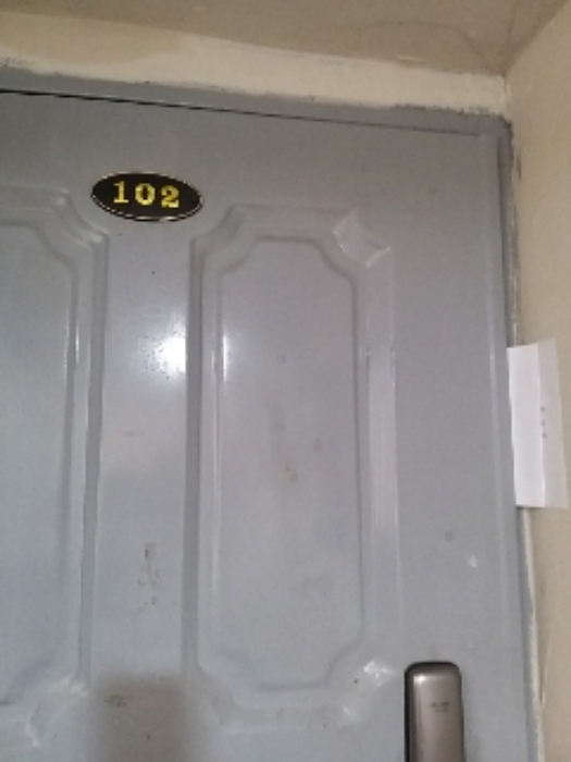 세대출입문(지층 102호)