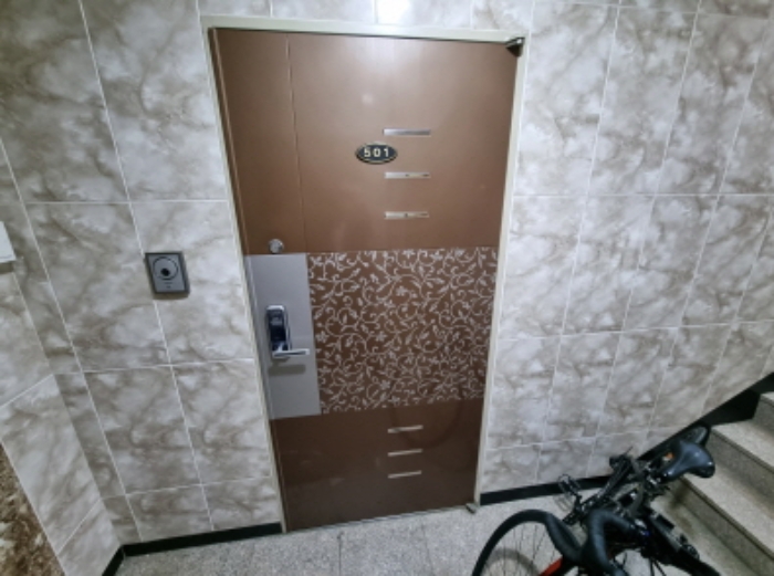목록2. 5층 501호 출입문