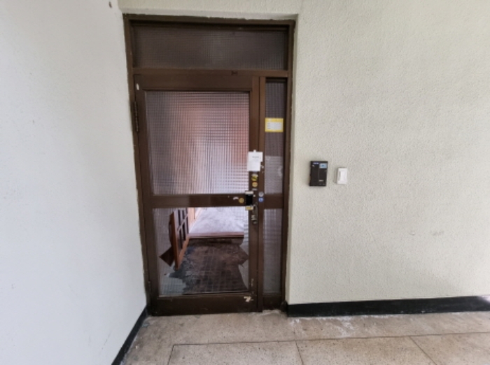 3층 302호 상가출입문