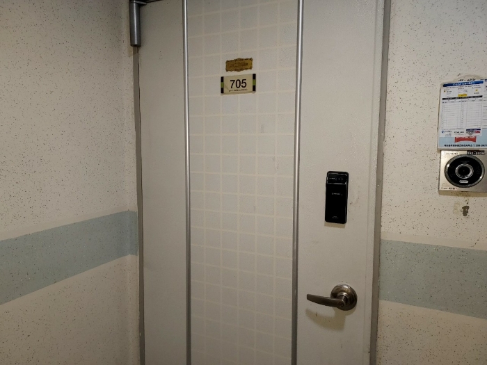 104동 705호 현관문 및 공용출입구