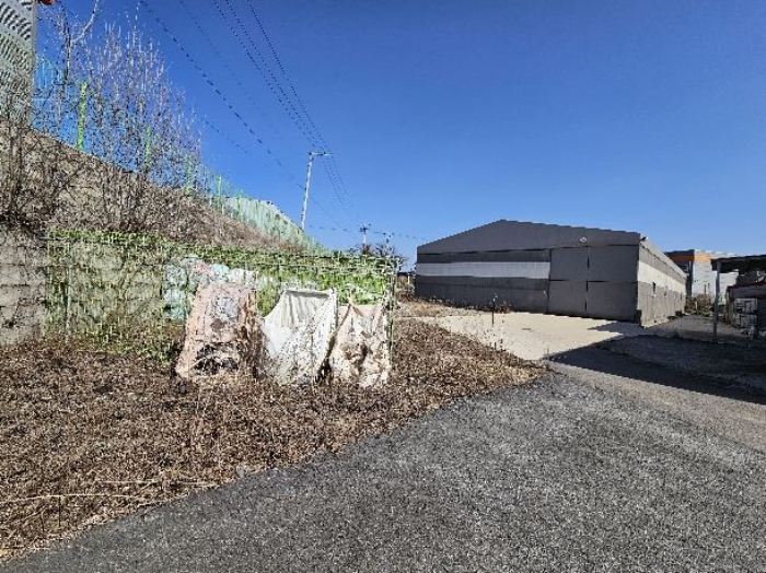 제시 목록 1 및 위지상 제시외 천막구조물  전경