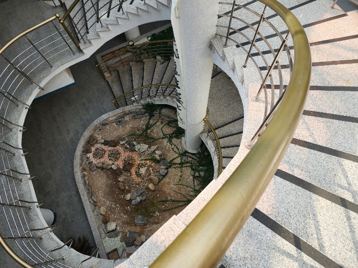 가) 1-3층 중앙 및 계단