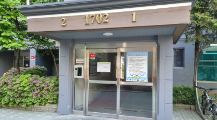 1702동 1호, 2호라인 공동출입문