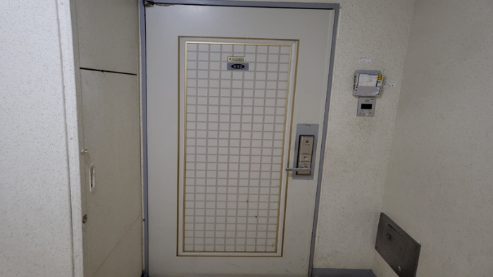 본건 출입문 촬영