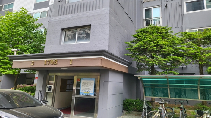 본건 공동현관문 촬영