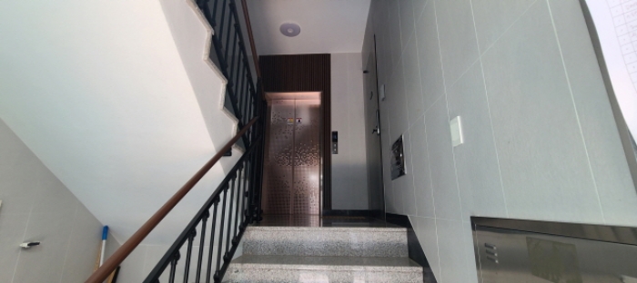 건물내 승강기 전경