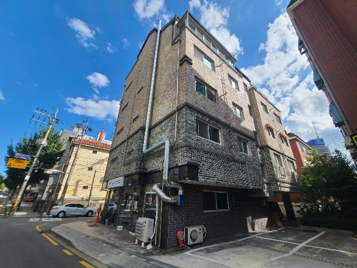 본건 소재 건물 전경