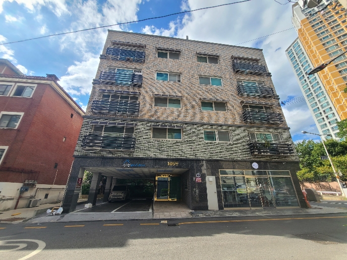 본건 소재 건물 전경