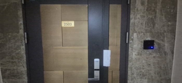 전유세대 출입문(현황조사 안내문 부착)