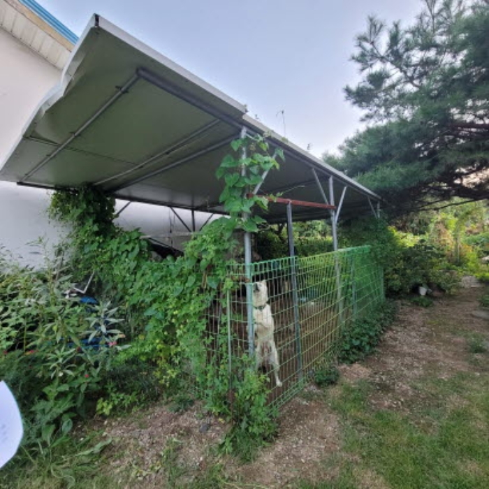 목록2 토지 및 제시외 개사육장 전경