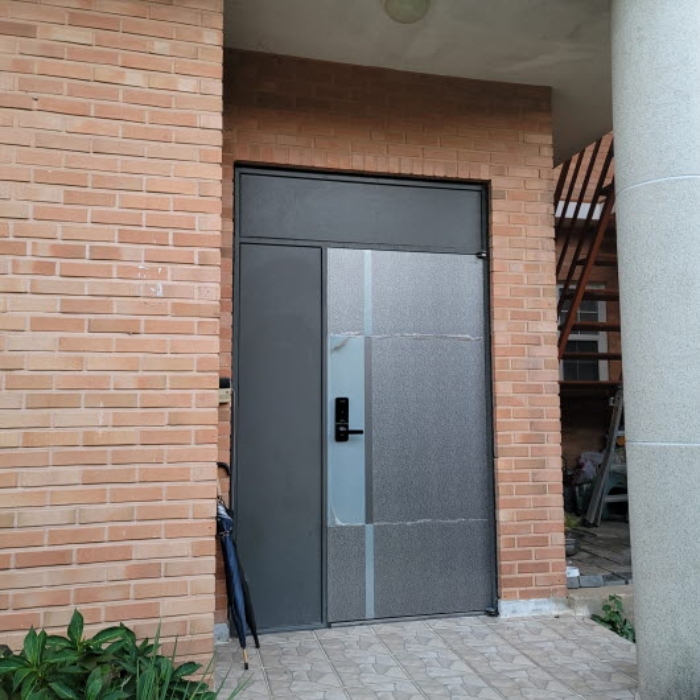 목록1 건물 출입구 전경