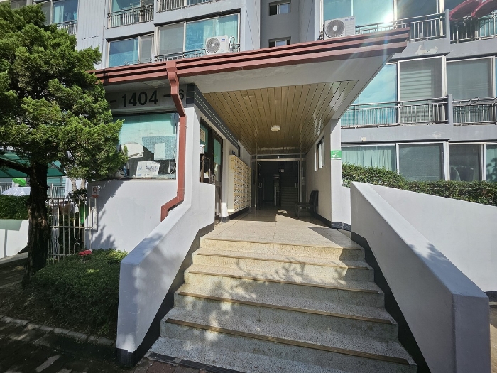 본건 공동출입문