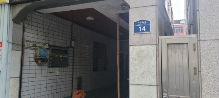 건물 입구 사진 