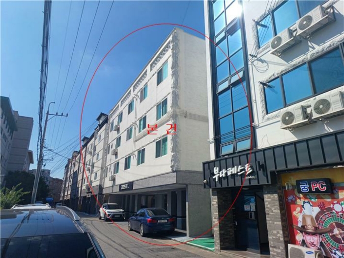 본건 전경 - 남동측 인근에서 촬영