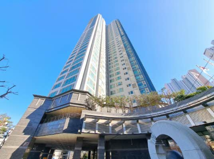 본건 102동 전경