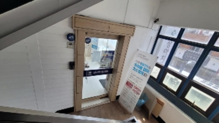 제시건물(가) 2층 출입문