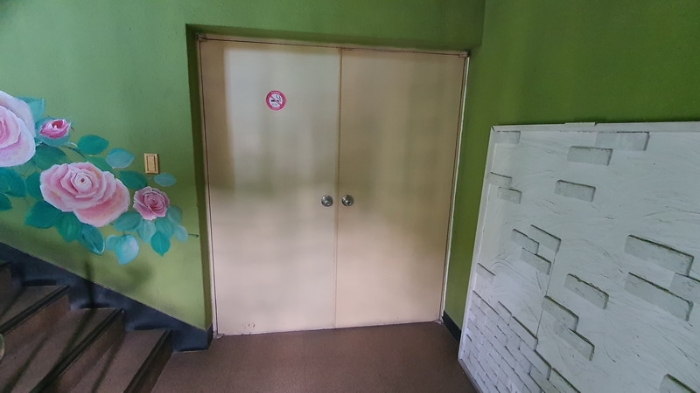 본건1(801호) 바깥쪽 출입문