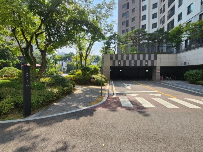 서동탄역파크자이 지하주차장 출입구