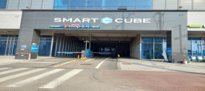 본건 평택진위스마트큐브지식산업센터 1층 공동출입구 전경