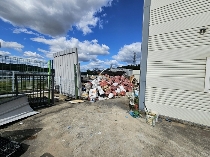 본건 기호 1) 지상의 폐기물 등