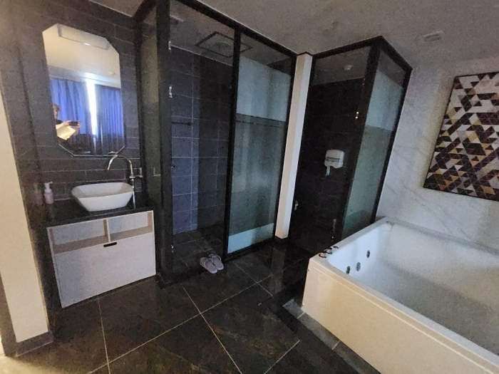 본건 내부 욕실 및 화장실부분