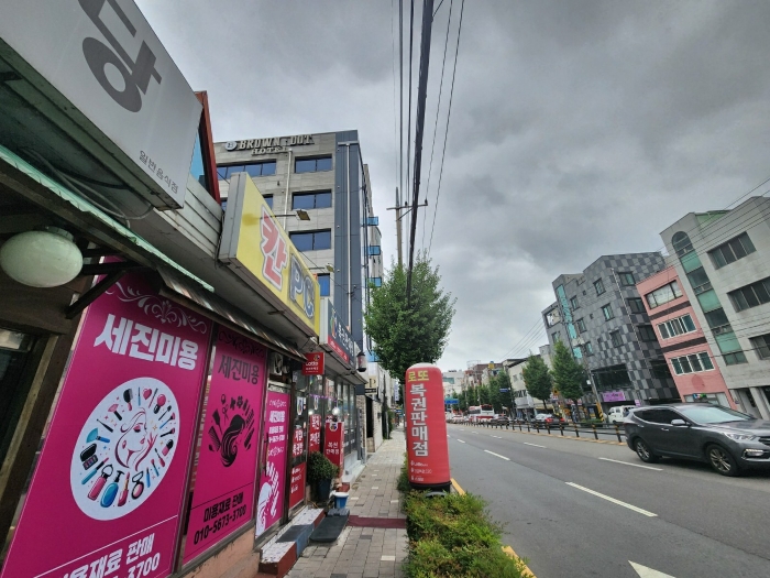 본건 소재 로변환경