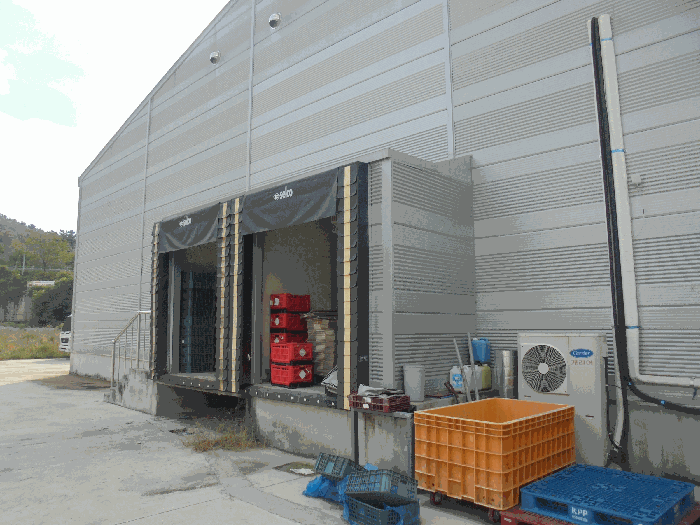 기호1 건물 출하장 외부 도크설비(건물에 포함) 전경