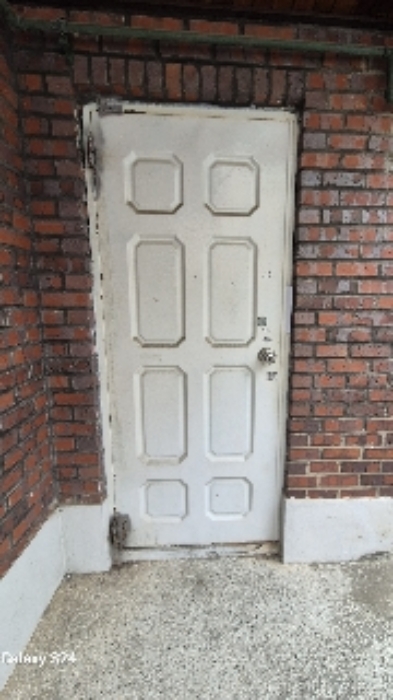 1층호실(현관문에는 2층으로 표기)