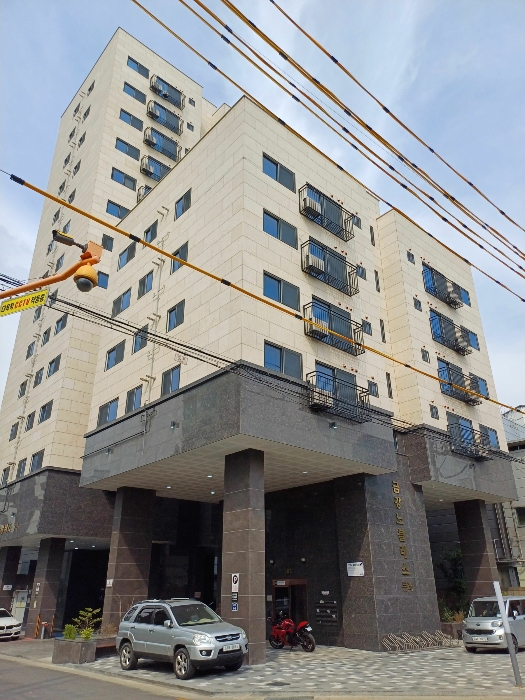 본건 소재 건물 남측 전경