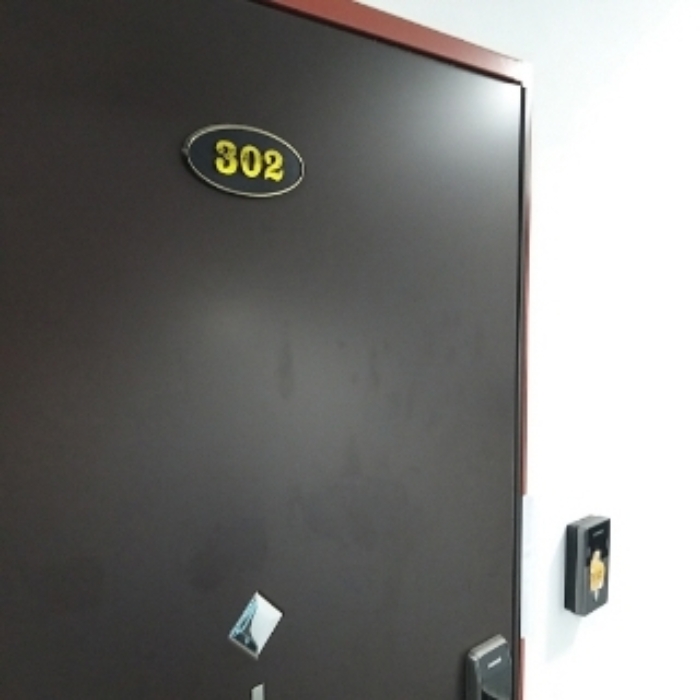 세대 출입문(302호)