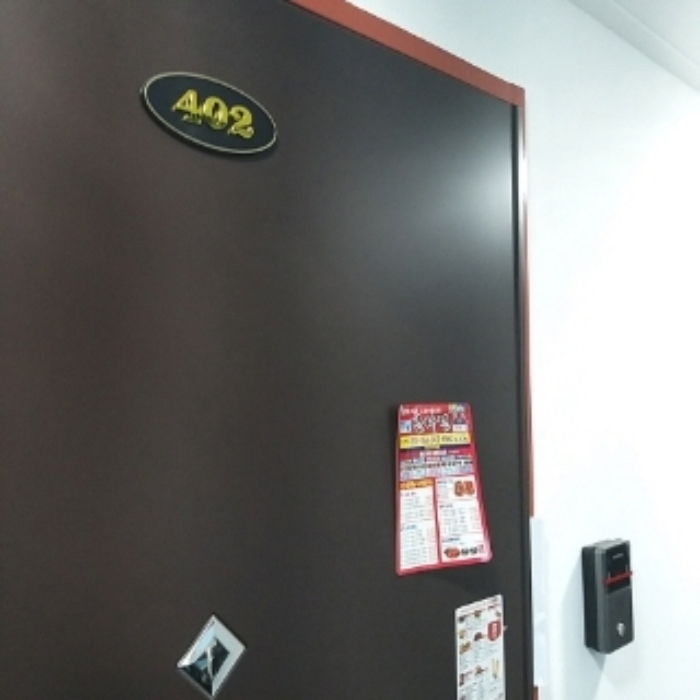 세대 출입문(402호)